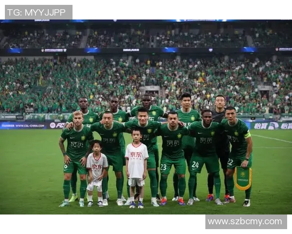 足球明星团队合影展现团结与激情的瞬间